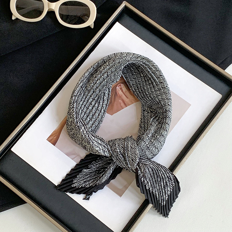 Pañuelo de seda plisado, sentido avanzado, nuevo anacardo, decoración de todo fósforo, bufanda profesional pequeña, bufanda de seda en forma de diamante personalizada, chal