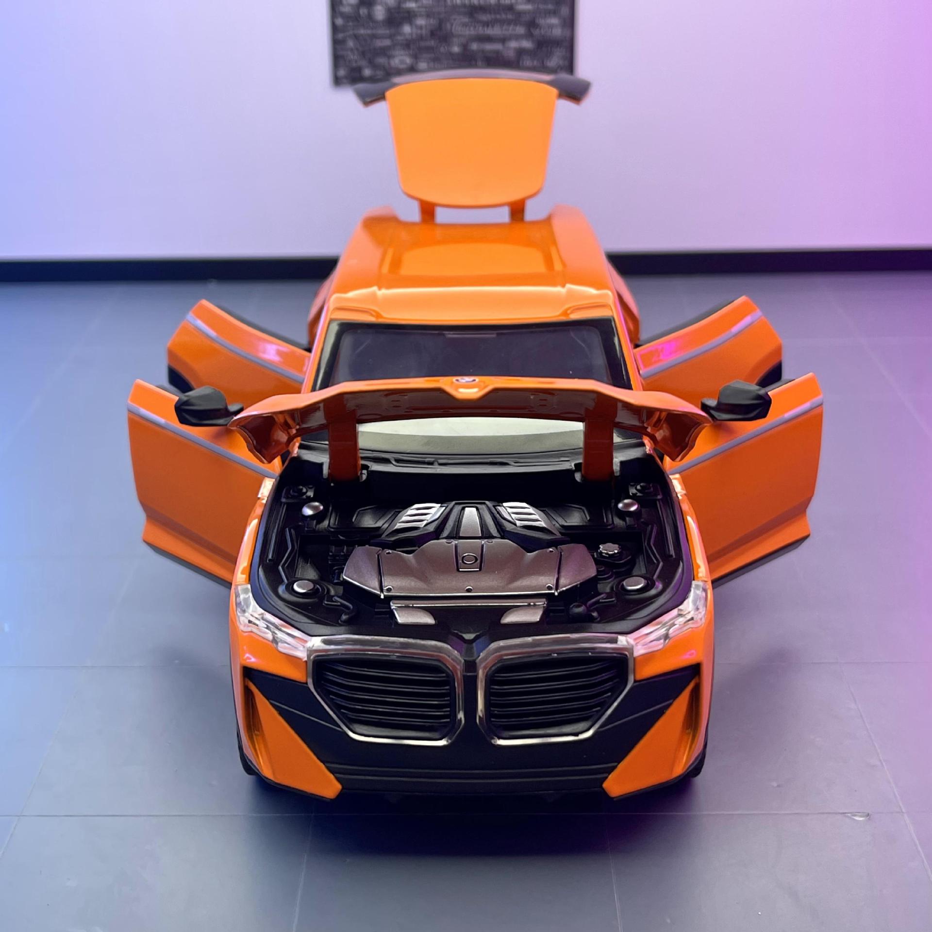 Lijiaxin aleación modelo de coche 1:24 BMW XM Tire hacia atrás con el sonido del aerosol y la luz juguete off-road vehículo modelo decoración colección