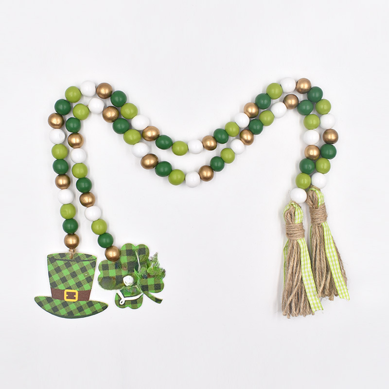 Pendant with tassels