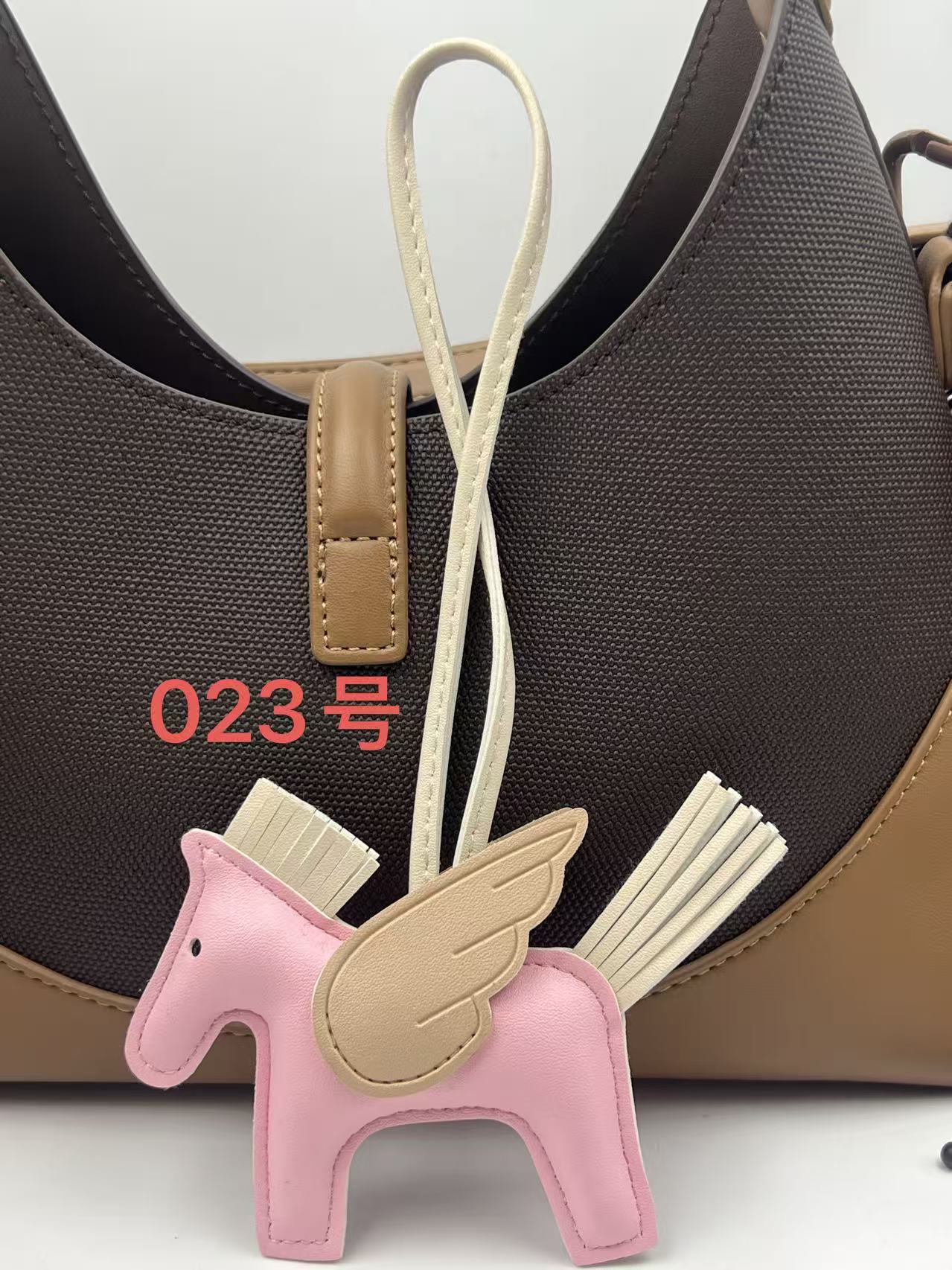 Colgante de bolsos Pegasus Mini Colgante de bolsos de estilo simple llaver de cuero image 28