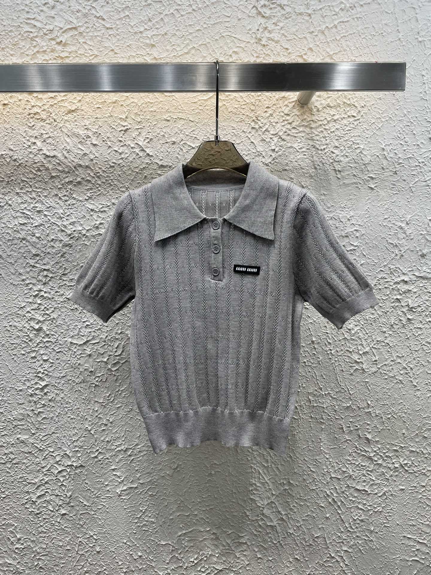 회색