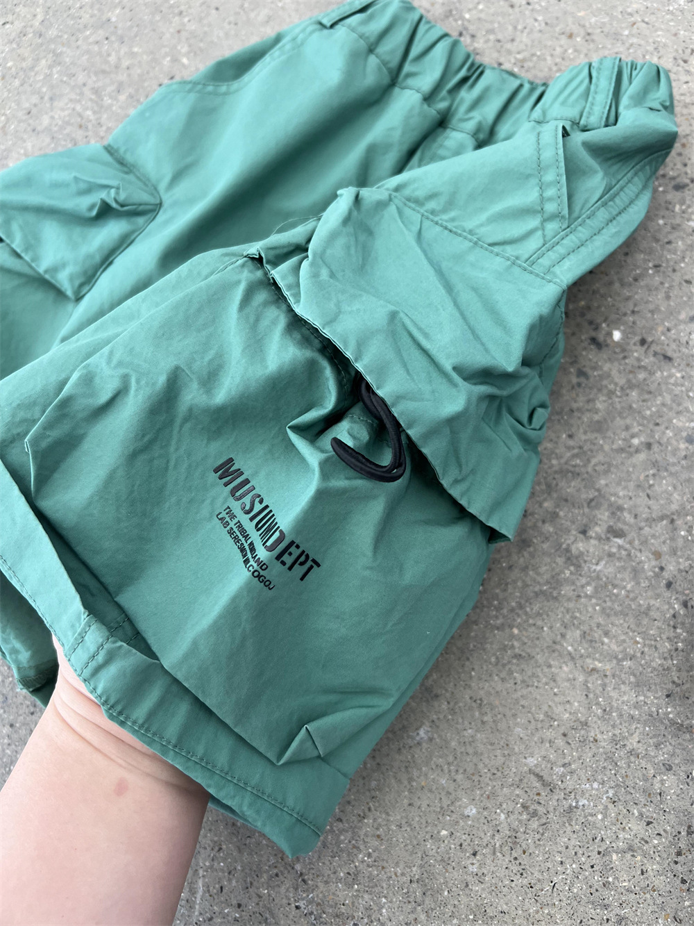 Sommerbørns amerikansk stil store lommer tynde arbejdsshorts til mænd og kvinder, løse snøreshorts, street glatte bukser_voghion.com