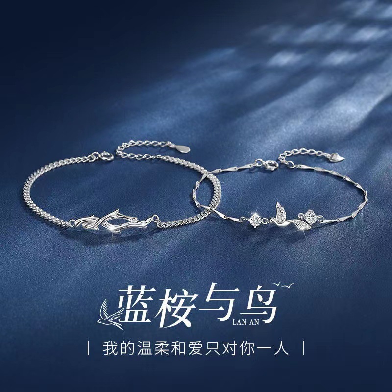 Eucalyptus globulus has met a pair of simple and niche design high-end Valentine's Day gifts for girlfriends