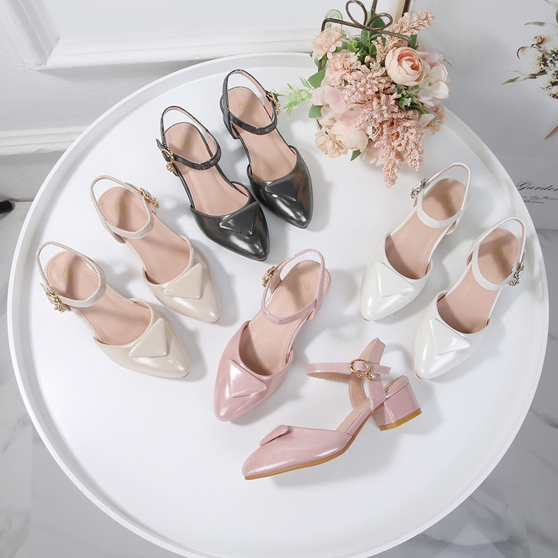 New In-Stock Style: Elegant Triangular Mary Jane Sandals with a Single Strap, Shallow Opening, Chunky Heel, Pointed Toe, and Open Back, High-Heeled Sandals for Girls New In-Stock Style: Elegant Triangular Mary Jane Sandals with a Single Strap, Shallow Opening, Chunky Heel, Pointed Toe, and Open Back, High-Heeled Sandals for Girls