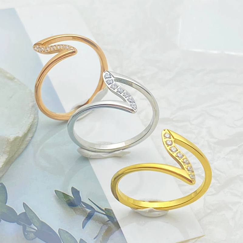 Sparkling Designer Ring For Women, Elegant & Comfortable Jewelry_voghion.com