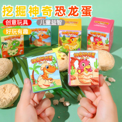 子供の創意考古学恐竜の卵の赤ちゃんは早く趣味を教えて化石の卵を掘り起こします。