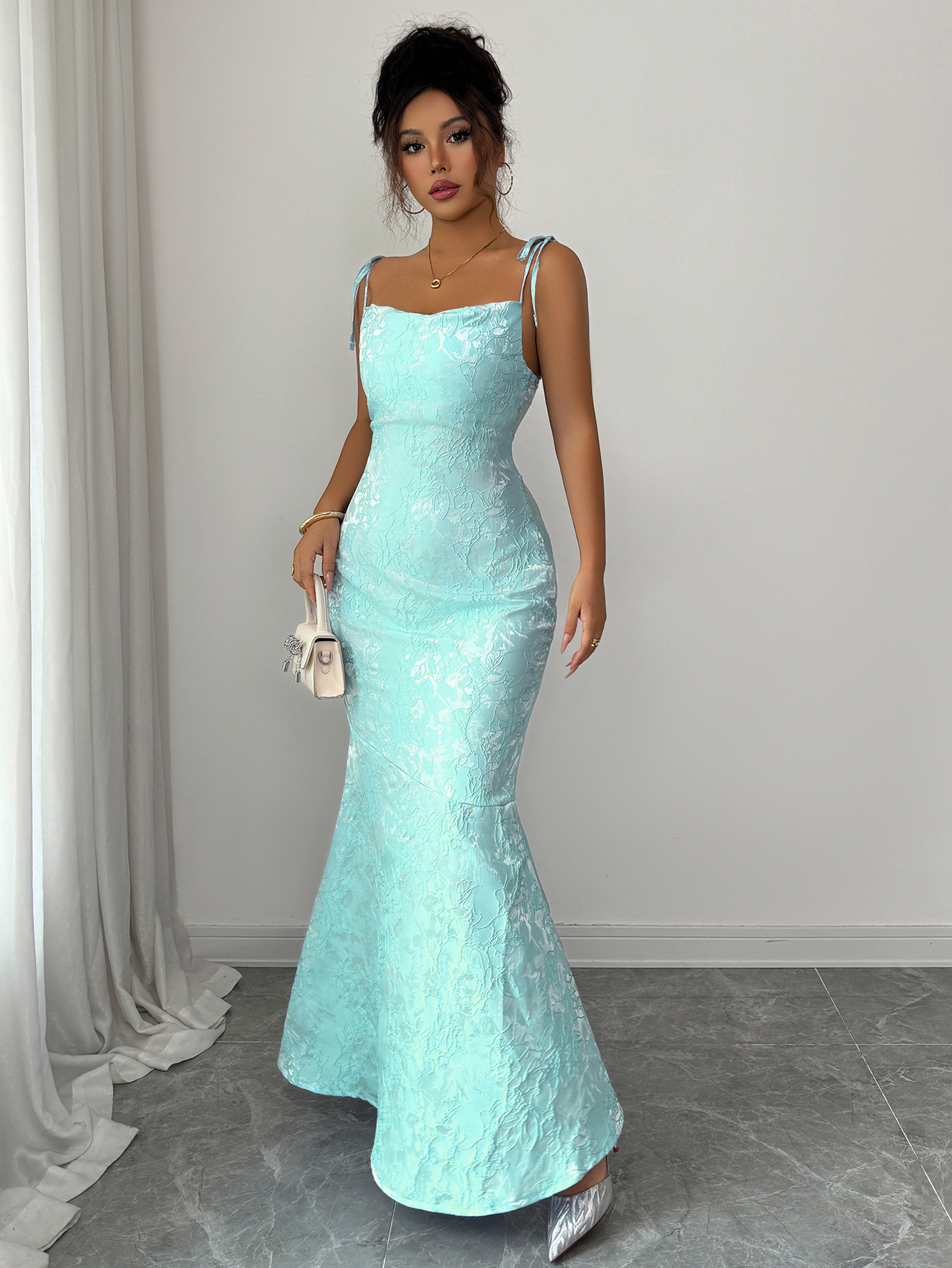 Elegant Bodycon Dress – Sleeveless Wrap Dress For Women (Chic & Versatile) – Stretchy Fabric & Flattering Fit_ecoleips.com