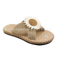 夏季新款室外一字拖麻绳草编小雏菊拖鞋女外穿平底矮跟沙滩凉拖