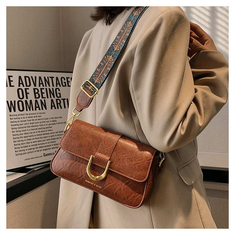 Borsa a tracolla 2023 Nuovo arrivo Alta qualità Moda Versatile Fibbia a ferro di cavallo Borsa a tracolla larga da donna_voghion.com