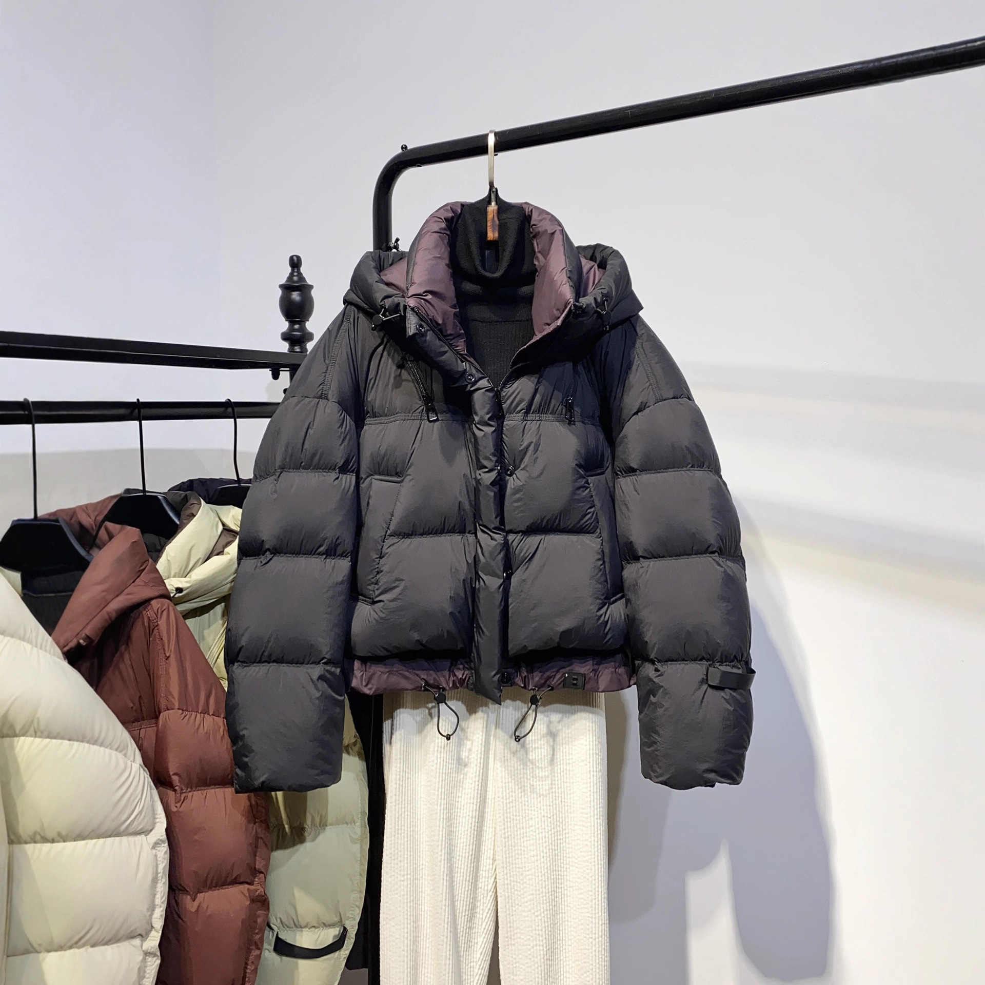 小个子连帽鹅绒服女短款2025冬季新款时尚百搭时髦撞色面包服外套