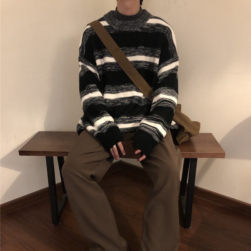Loose Winter Men's Fashion Design Sense Black and White Striped Knitwear Men's American Style Retro Pullover Sweater Lazy Style Loose Winter Men's Fashion Design Sense Black and White Striped Knitwear Men's American Style Retro Pullover Sweater Lazy Style