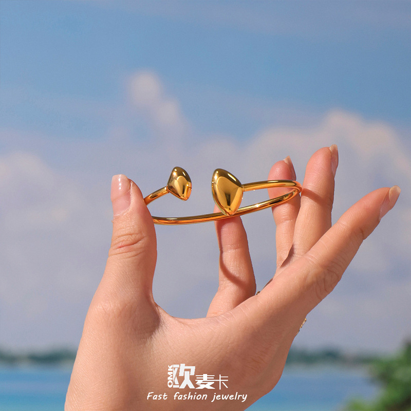 Omaca 18K Real Gold Hollow Triangle Geometric Elastic Bracelet Stainless Steel Simple Thin Circle Open Texture Jewelry