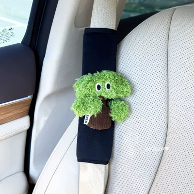 Yuzu and Sycamore Leaf Car Seatbelt Shoulder Pads, Car Seatbelt Covers, Car Interior Decoration Items, Cute Ornaments (Sürətlər qutusu və əl tormozu başlıqları) - black-plush-shoulder-pad-evergreen-pine-single