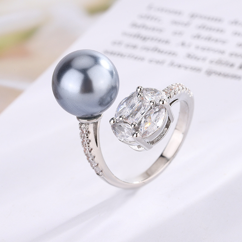 Anillo de cuentas grises de oro blanco