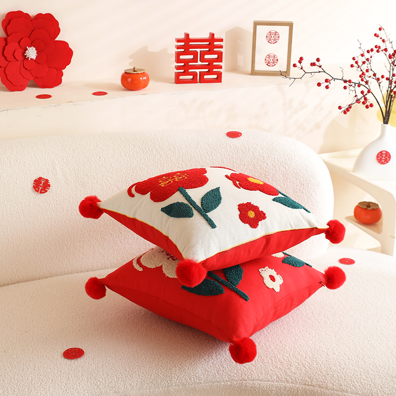 新款婚庆用品婚房装饰客厅沙发一对红色花朵靠枕结婚礼物喜字抱枕详情13