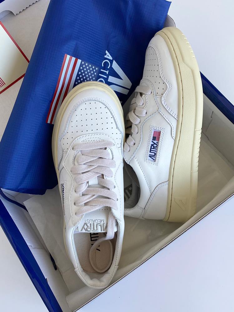 Women's white sneakers, sports casual footwear for leisure, popular on Instagram