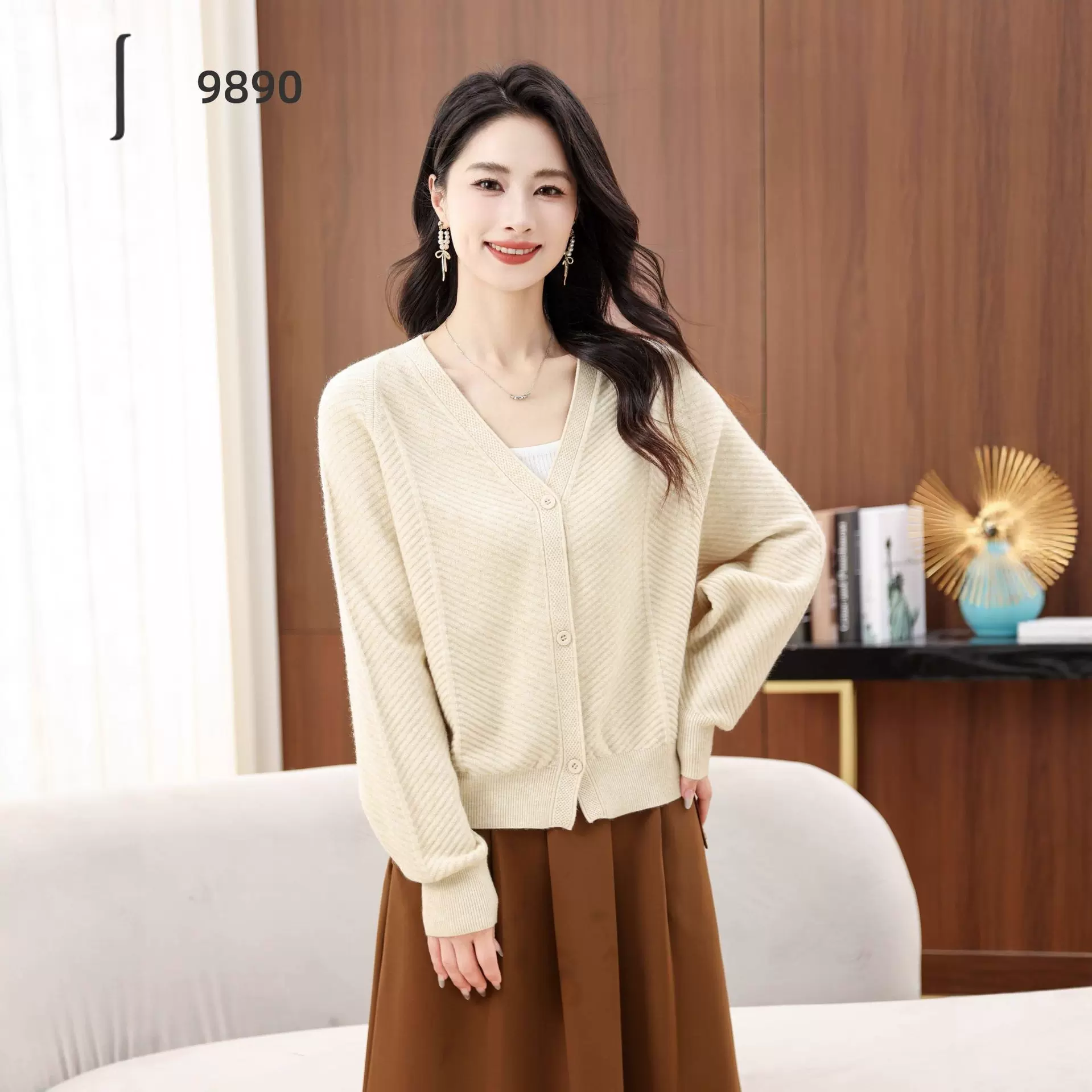 大码女装秋冬新款宽松蝙蝠袖短款开衫韩系休闲保暖亲肤毛衣外套