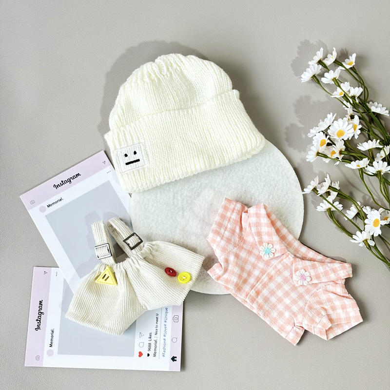 Розовая бабочка танцует бежевый костюм-тройка