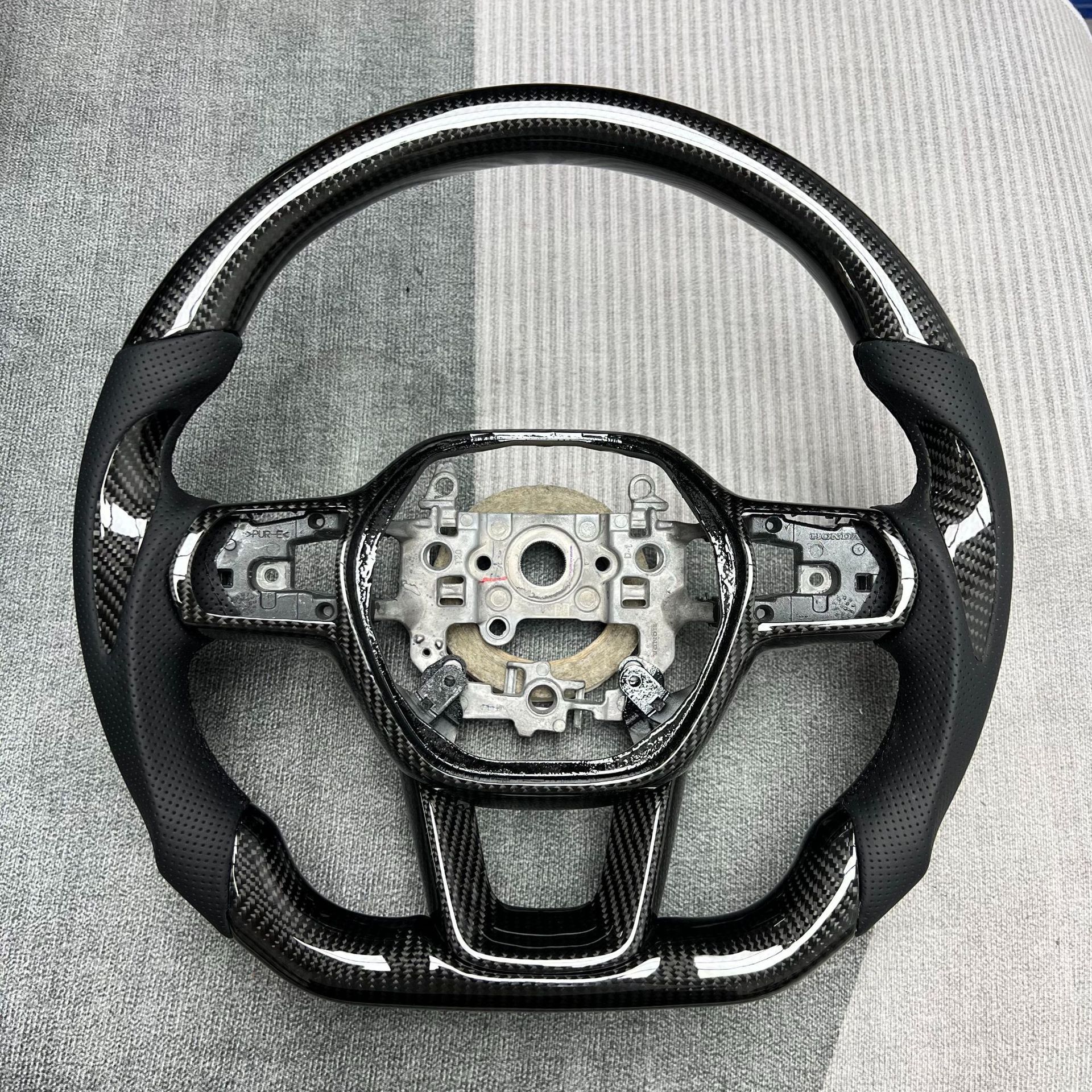 Carbon fiber steering wheel modification customization is suitable for Honda 11th generation Civic car interior steering wheel processing