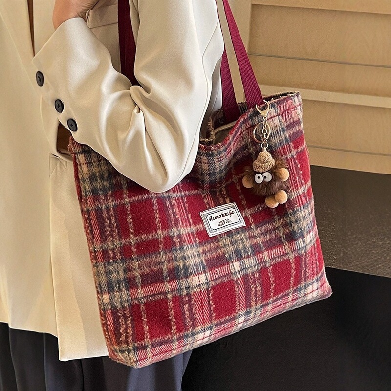 Large-Capacity Commuter Class Plaid Bag 2024 New Autumn and Winter Retro Versatile Woolen Popular Shoulder Tote Bag