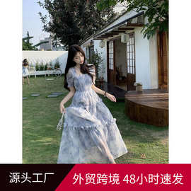 复古方领碎花连衣裙女夏季2026新款超仙森系收腰显瘦木耳边长裙子
