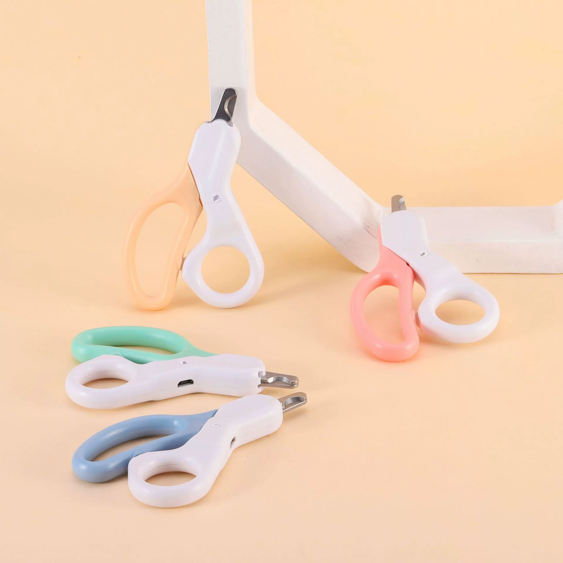 Новые перезаряжаемые профессиональные кусачки ногтя кота линии крови любимчика СИД любимчика кусачки ногтя