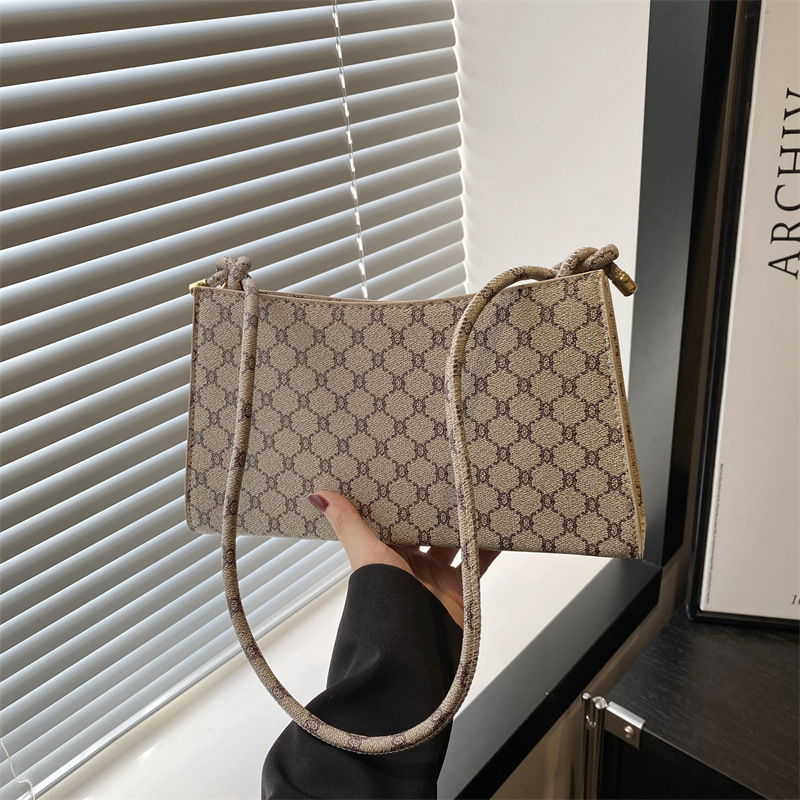 Bolsos bolsos de mujer 2025 primavera y verano nuevo estilo simple bolso de palo francés de cercanías impreso axila hombro pequeño mensajero pequeño bolso cuadrado