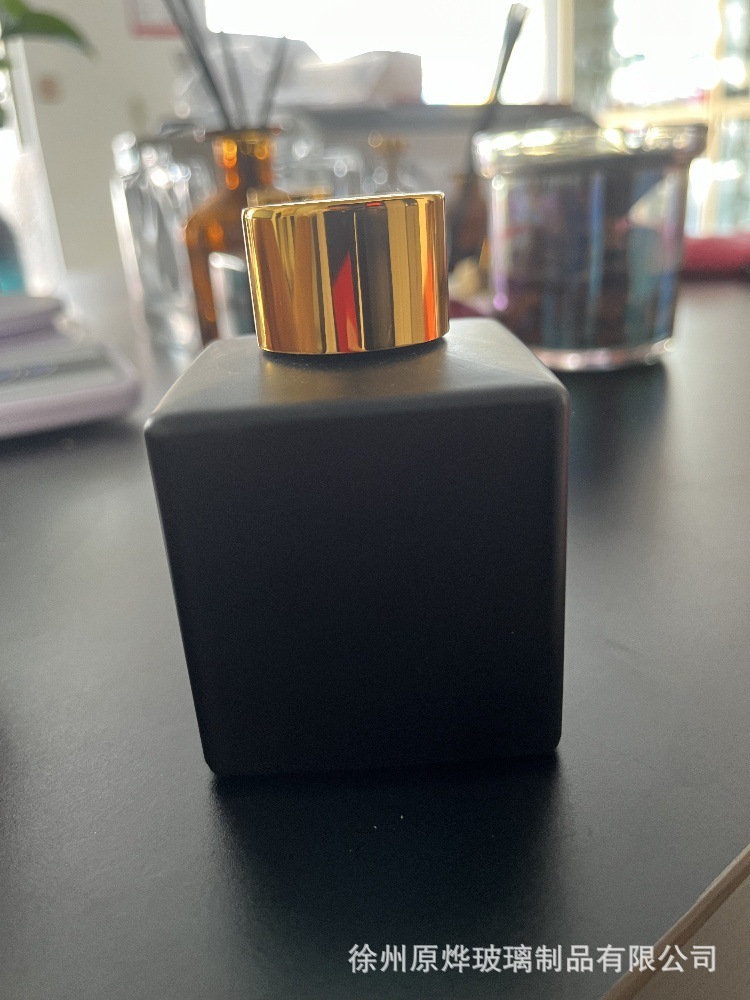 200ml 매트 블랙 + 뚜껑, 평평한 사각형 아로마테라피 빈 병