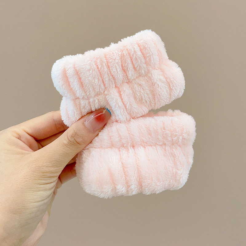 Lavarse la cara cinturón de cabello lindos de peluche para la mujer lavado y máscara especial de agujeros de cabello cinturón de cabello brazalete