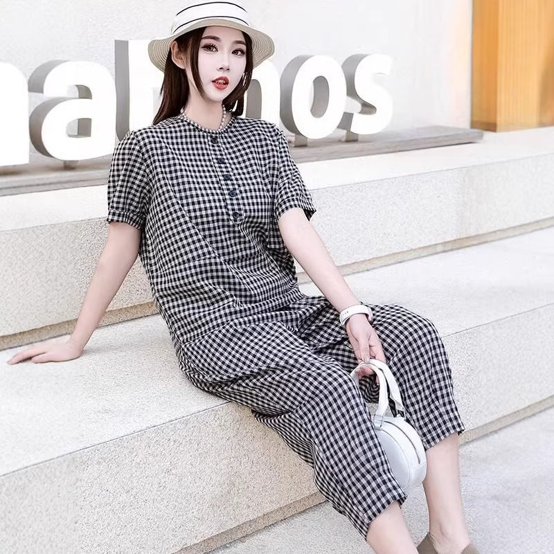 Middle-Aged and Elderly Women's Black and White Plaid High-End Suit, Thin and Stylish Home Wear, Two-Piece Set for Outerwear Middle-Aged and Elderly Women's Black and White Plaid High-End Suit, Thin and Stylish Home Wear, Two-Piece Set for Outerwear