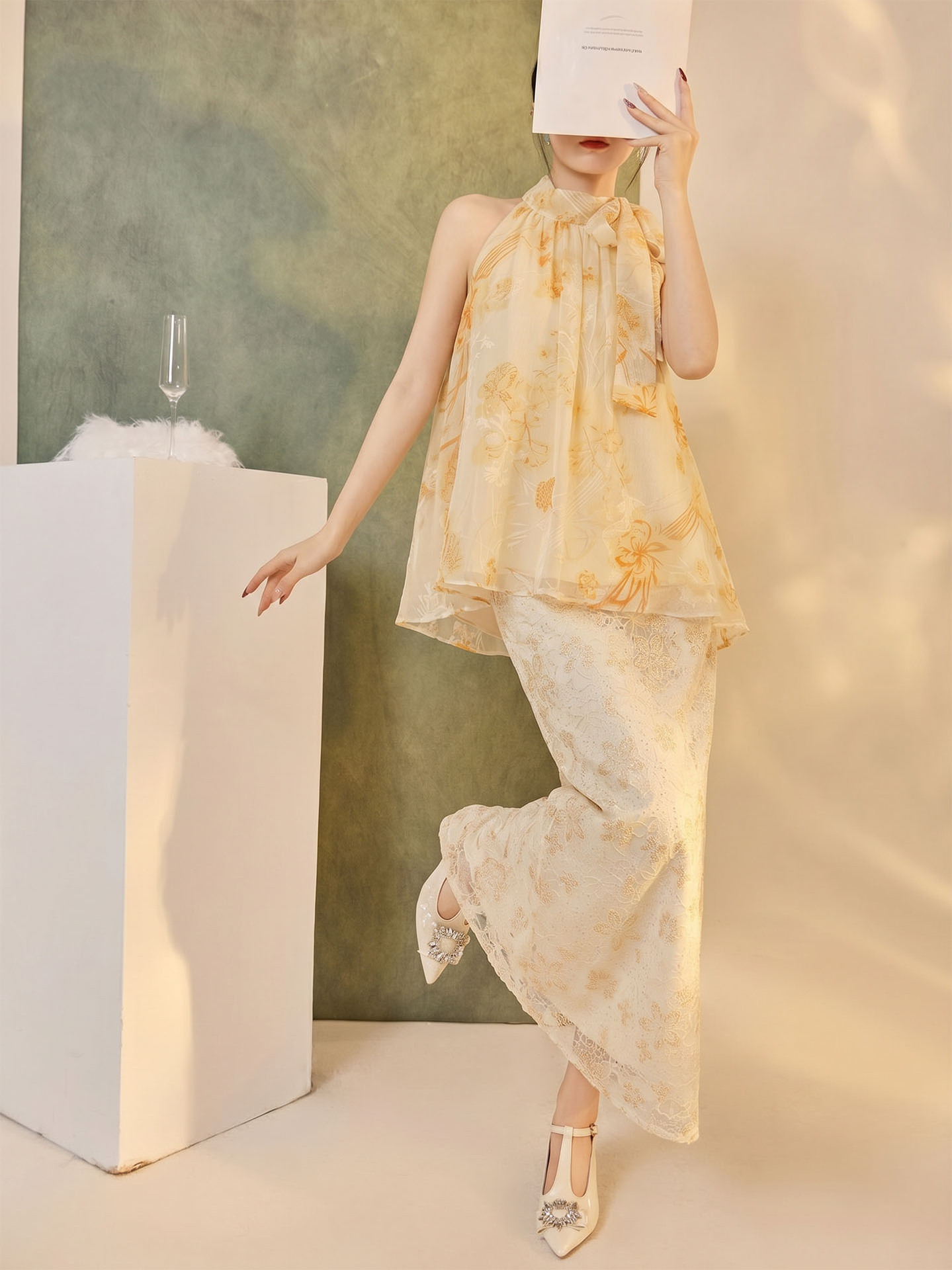 Áo vest nữ không tay họa tiết hoa nhung — Trang chủ, Vàng lụa