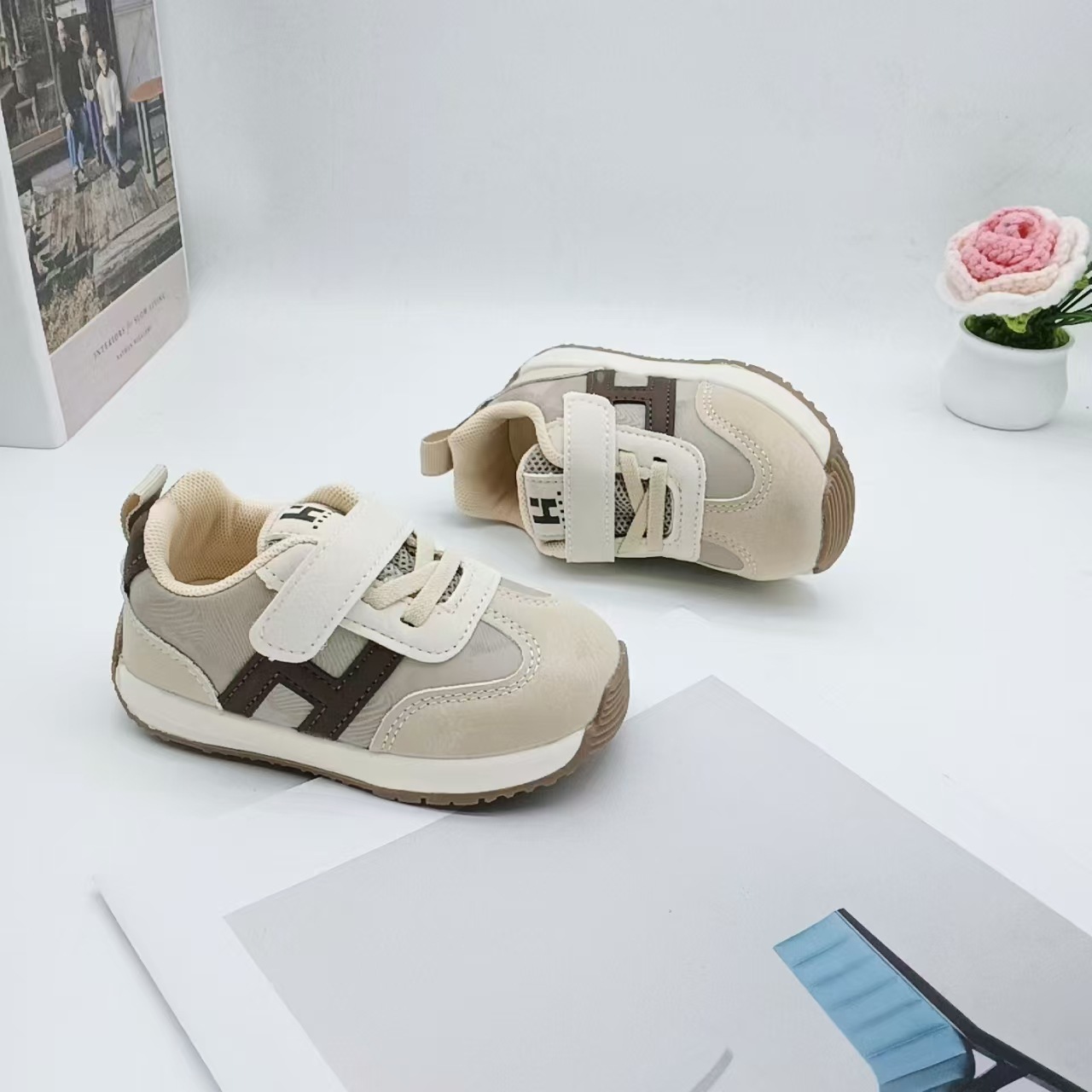 2025 otoño nuevo bebé de cuero 1-5 años dibujos animados niños bebés niños niños zapatos Forrest Gump antideslizante suela suave zapatos para bebé femenino