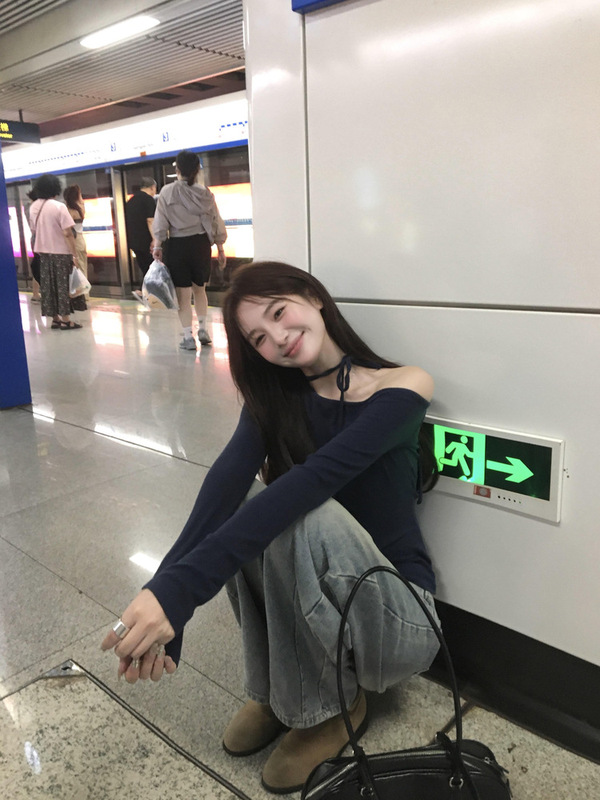 韩里韩气绝美斜肩长袖t恤女早秋季单穿独特挂脖超好看打底衫上衣|undefined