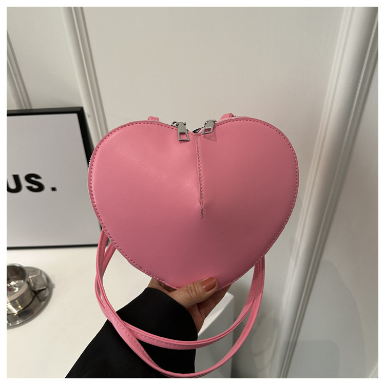 Women's PU Heart Shape Basic Classic Style Sewing Thread Heart-shaped Zipper Underarm Bag display picture 20