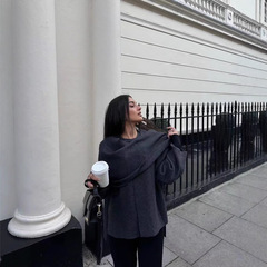 人気商品の対外貿易卸売りは国境を越えて欧米風の新型女装に非対称マフラーの短いニットコートを配合している