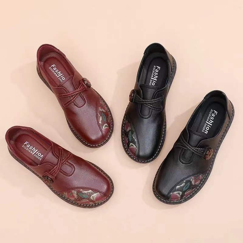 2026 primavera y otoño zapatos de mamá anti-deslizante retró zapatos de cuero suave zapatos de madurez zapatos de abuela