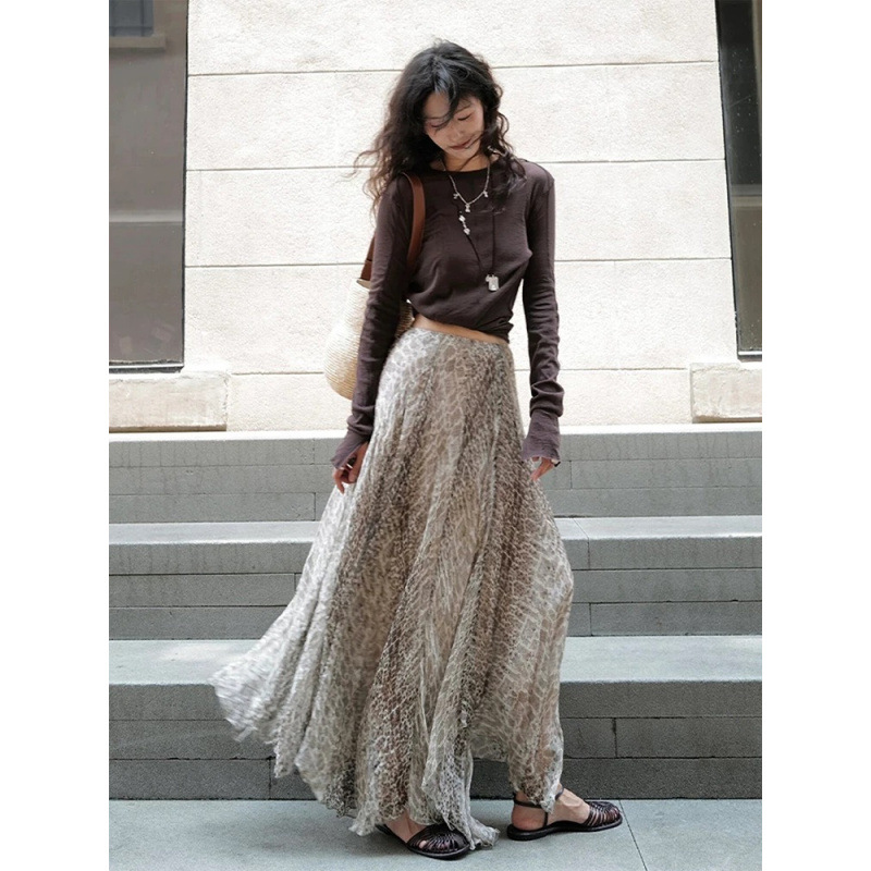 2025 Super Hot Summer Korean Style Outfit, Fashionable and Age-Reducing Brown T-Shirt Printed Skirt Suit