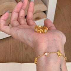 中古アイリスの花のレースの指輪の女性は贅沢で高級感があります。