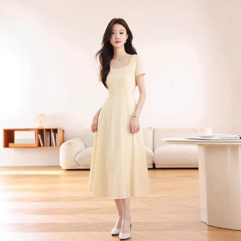2026 Summer New Style Elegant French Square-Neck Dress for Formal Occasions, Tea Break, Hepburn Style, Waist-Cinching, Slimming Dress