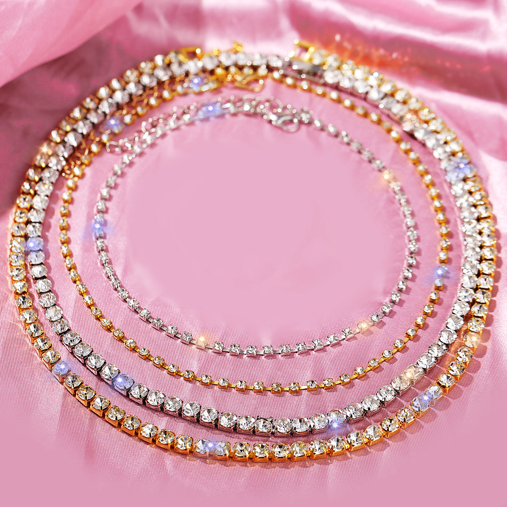 Simple Élégant Micro Carré Cristal Incrusté Thin Alliage Collier display picture 5