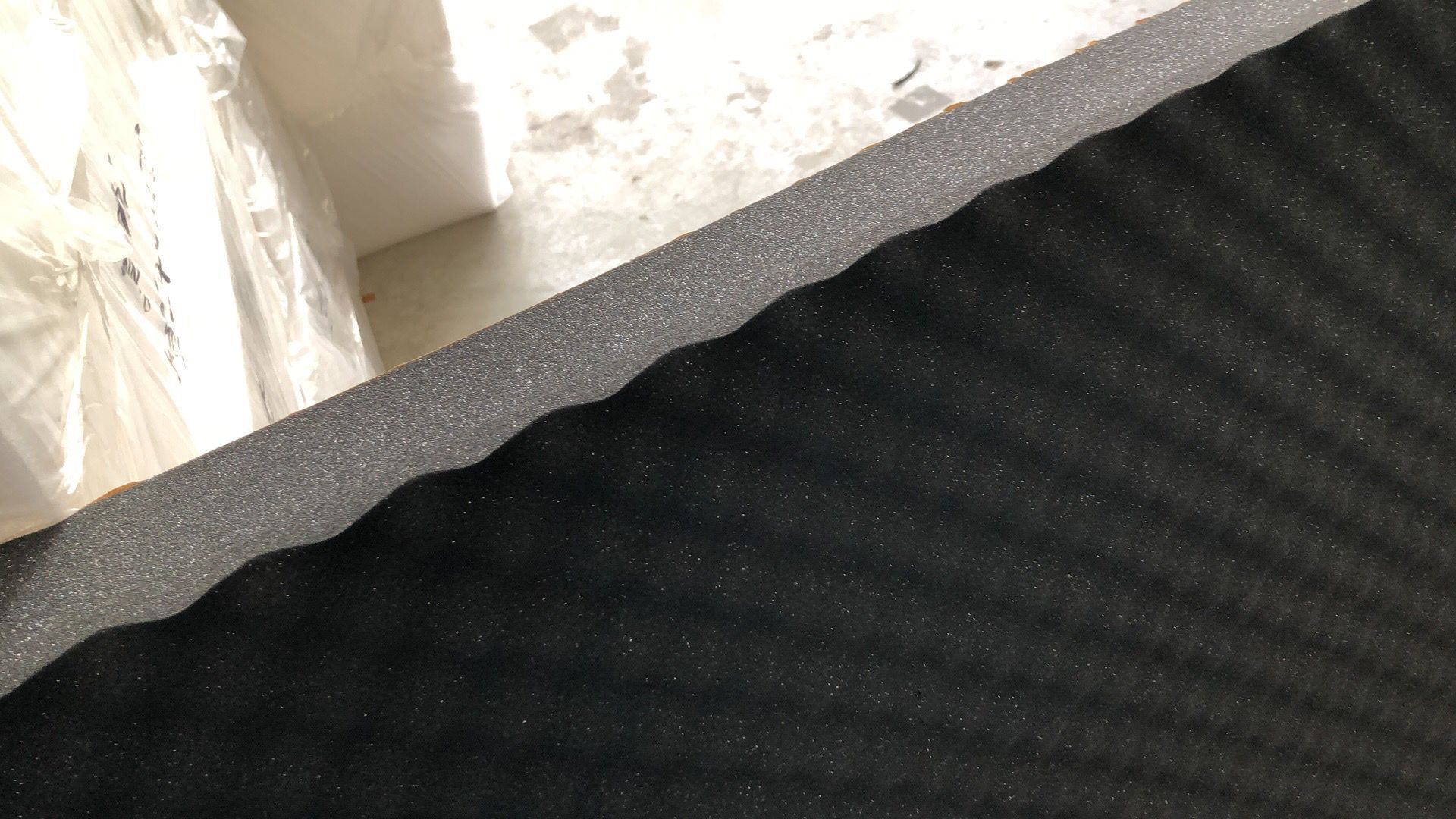 厂家供应黑色波峰吸音隔音海绵/鸡蛋窝峰隔音吸音海绵