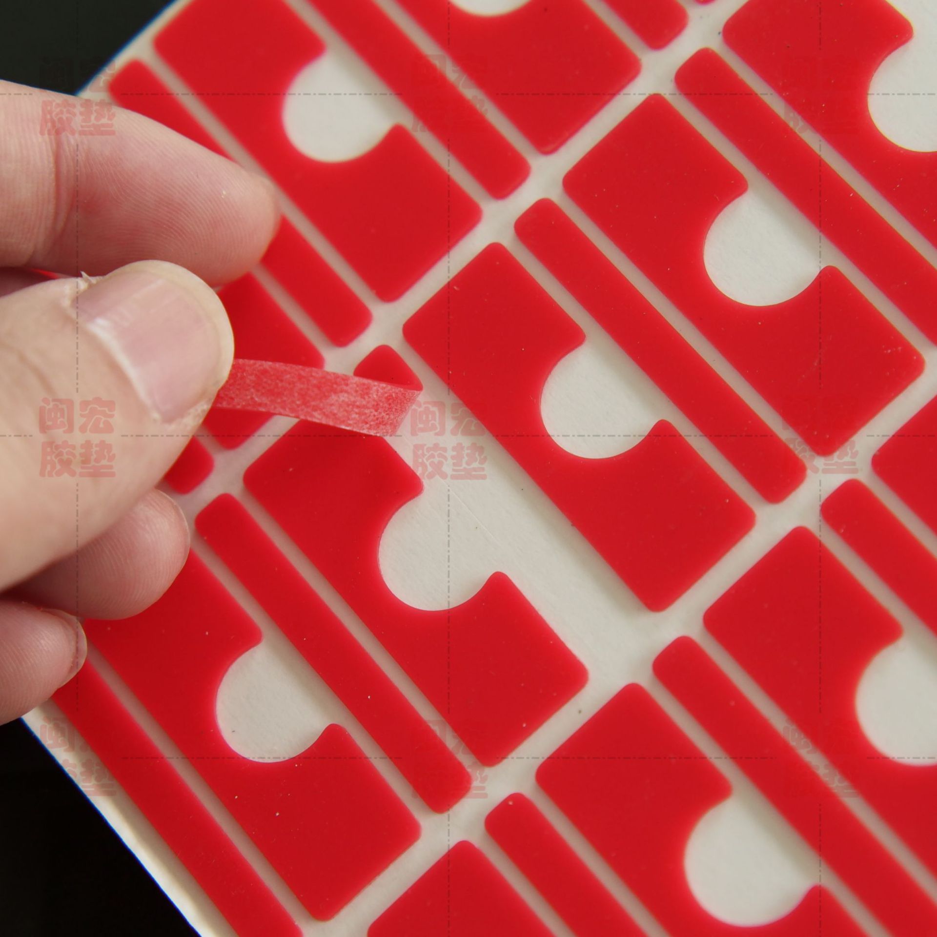 厂家定制红色单面背胶0.5mm厚硅胶垫手机支架笔记本支架懒人支架