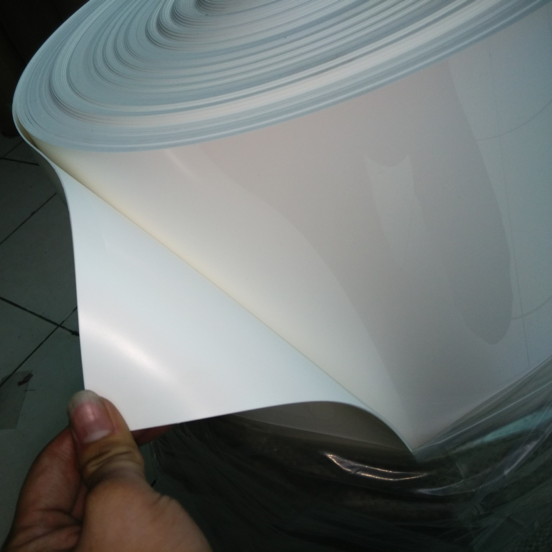 透明白色APET印刷片材光面黑色PVC吸塑板材绿色磨砂PP折盒塑料片