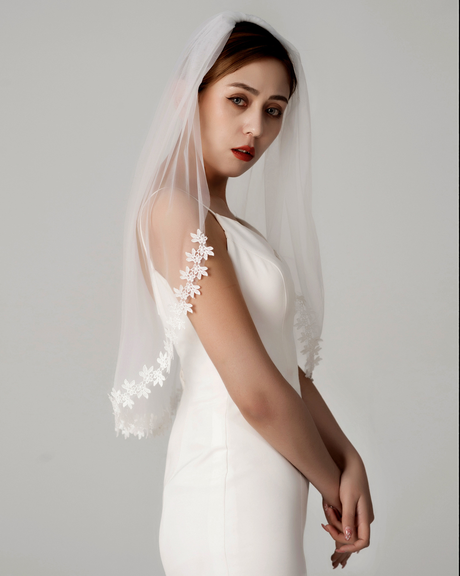 Fashion Simple Bridal Veil Lace Trailing Long Veil display picture 1