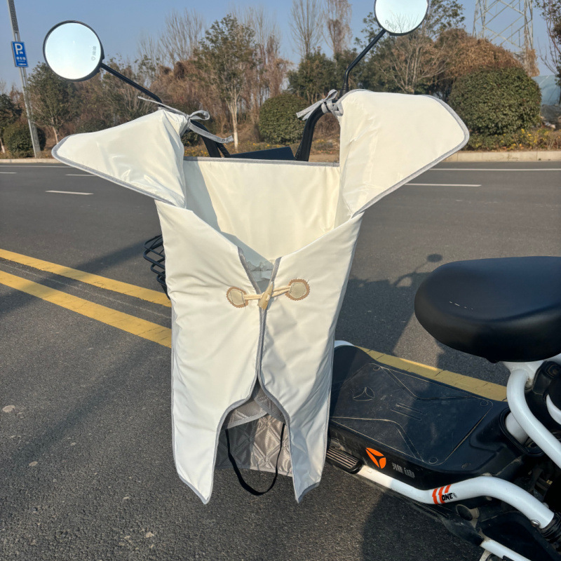 흰색 레이스 자수 물결 모양 가장자리 + 포켓 + 홀터 로프 + 혼 버클 - 새로운 스타일: 다운 재킷 방수 원단 공장 직접 판매