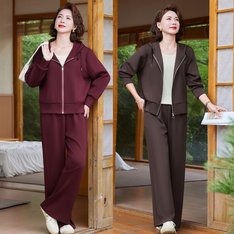 Spring Outfit for a 50-Something Mom: Stylish Casual Sportswear for Middle-Aged and Elderly Women, Grandma's Spring and Autumn Top and Wide-Leg Pants Set