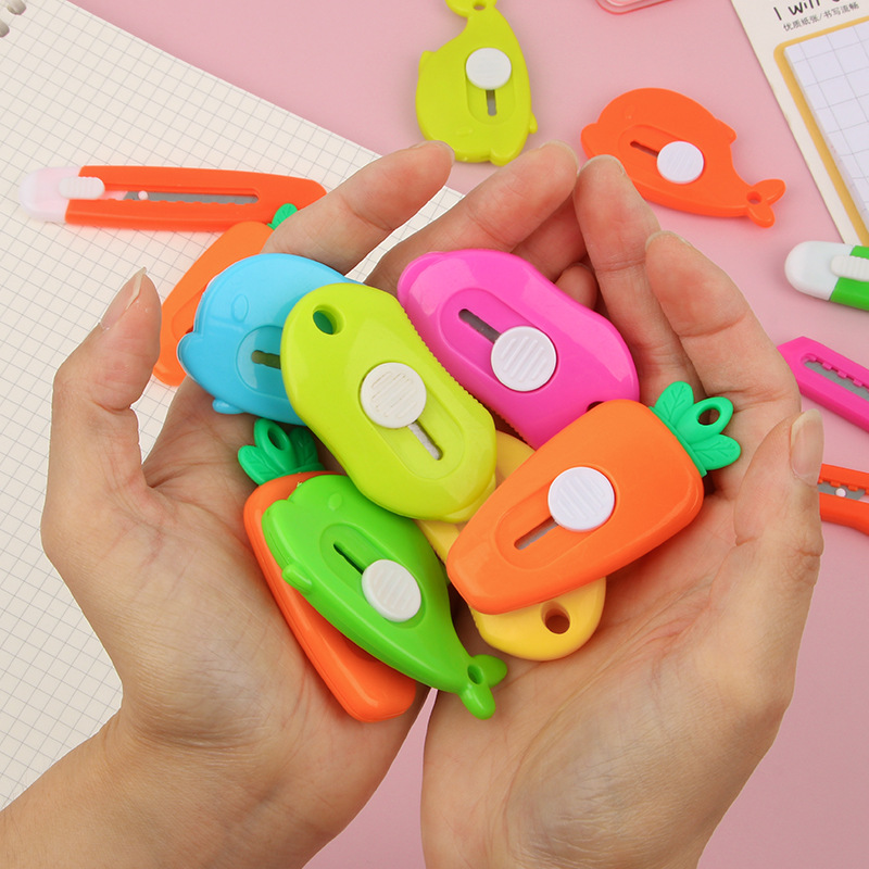 Color mini cuchillo de desembalaje papelería tamaño pequeño cuchillo de arte portátil estudiante Cuchillo pequeño cuchillo de desembalaje al por mayor