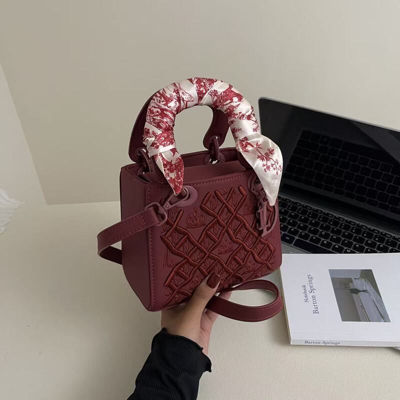 重工業刺繍多用途ダイアナ妃バッグ新しいファッションシルクスカーフハンドバッグ女性のハイエンドショルダーメッセンジャーバッグクロスボーダー|undefined