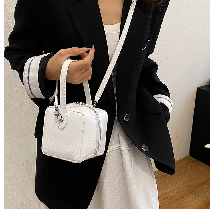 A new trendy and stylish handbag for women in 2025, featuring a red single-shoulder crossbody small square bag undefined