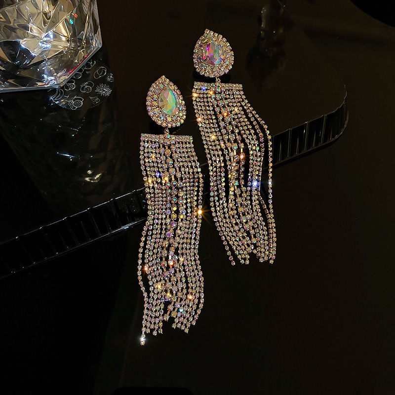 Agujas de plata transfronterizas flores de zircón aretes de bordillo estilo de moda pernos de auriculares lujosos de alto nivel de diseño de auriculares nicho